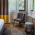 Hotel -- Park -- Part Of Urban Chic Luxury Design - Parking & Compliments - Next To Shopping & Dining Mall
