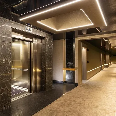 Hotel Park Hotel: Urban Chic Luxury With Parking Near Shopping Mall 4*