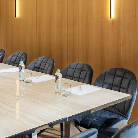 Park Hotel: Urban Chic Luxury With Parking Near Shopping Mall