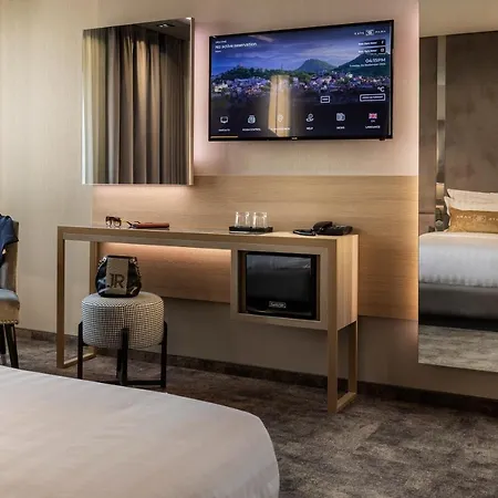 Park Hotel: Urban Chic Luxury With Parking Near Shopping Mall 4* Plovdiv