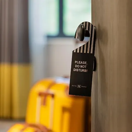 Otel -- Park -- Part Of Urban Chic Luxury Design - Parking & Compliments - Next To Shopping & Dining Mall 4*