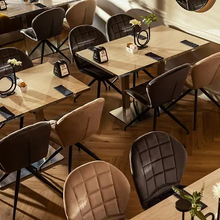 Park Hotel: Urban Chic Luxury With Parking Near Shopping Mall 4*