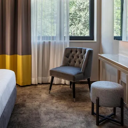 Hotel Park Hotel: Urban Chic Luxury With Parking Near Shopping Mall