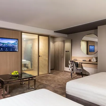 Park Hotel: Urban Chic Luxury With Parking Near Shopping Mall Hotel 4*