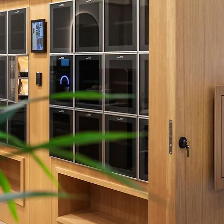 Park Hotel: Urban Chic Luxury With Parking Near Shopping Mall 4*