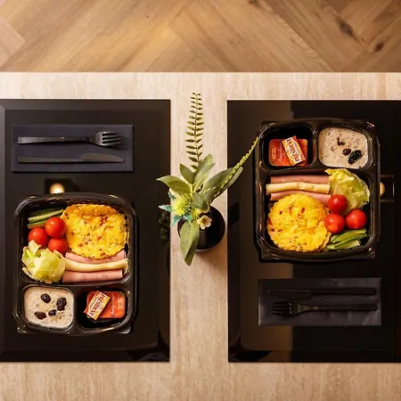 Park Hotel: Urban Chic Luxury With Parking Near Shopping Mall 4*