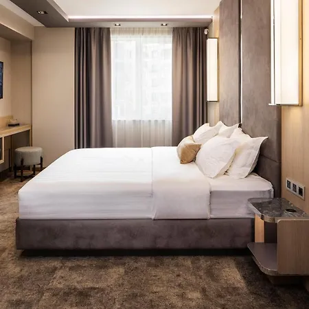 Hotel -- Park -- Part Of Urban Chic Luxury Design - Parking & Compliments - Next To Shopping & Dining Mall