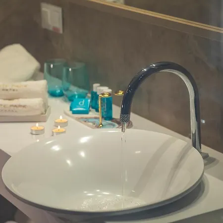 -- Park -- Part Of Urban Chic Luxury Design - Parking & Compliments - Next To Shopping & Dining Mall Hotel 4*