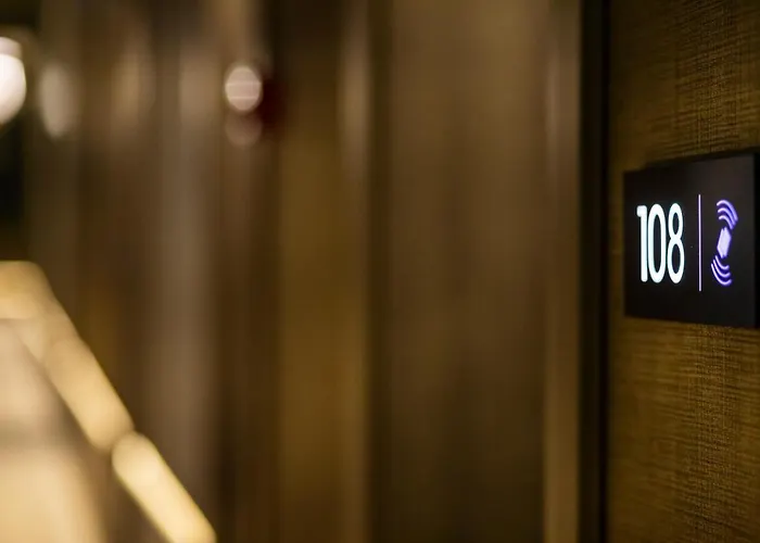 Hotel -- Park -- Part Of Urban Chic Luxury Design - Parking & Compliments - Next To Shopping & Dining Mall 4*