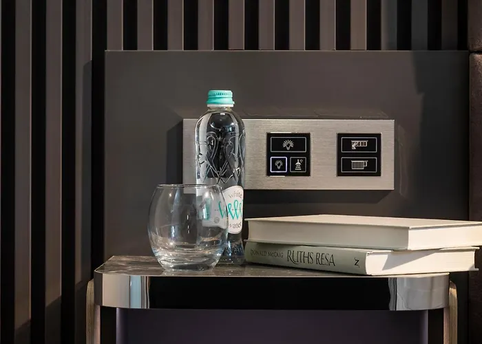 Hotel -- Park -- Part Of Urban Chic Luxury Design - Parking & Compliments - Next To Shopping & Dining Mall 4*