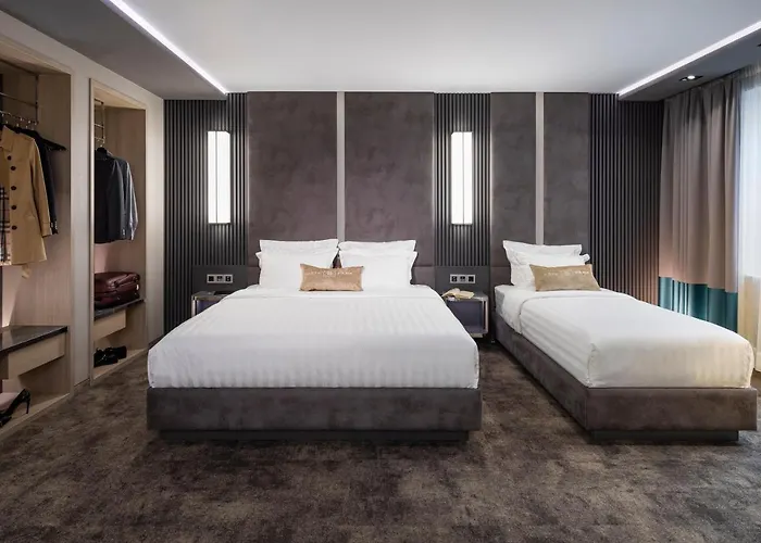 -- Park -- Part Of Urban Chic Luxury Design - Parking & Compliments - Next To Shopping & Dining Mall Hotel Plovdiv