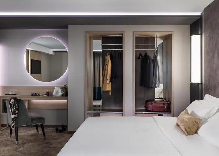 -- Park -- Part Of Urban Chic Luxury Design - Parking & Compliments - Next To Shopping & Dining Mall Hotel Plovdiv