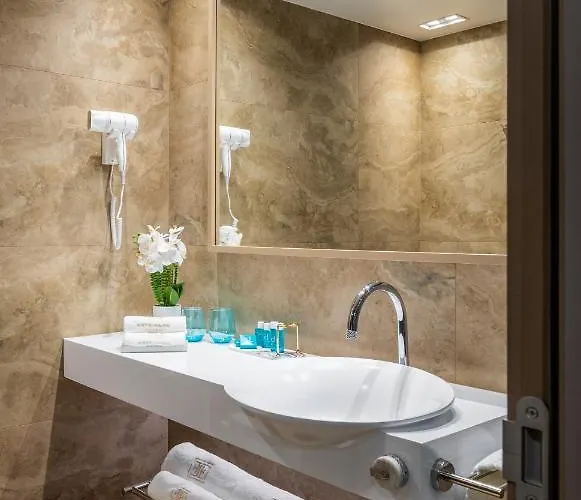 -- Park -- Part Of Urban Chic Luxury Design - Parking & Compliments - Next To Shopping & Dining Mall Hotel 4*