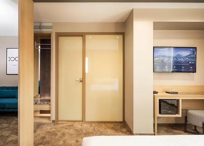 Hotel -- Park -- Part Of Urban Chic Luxury Design - Parking & Compliments - Next To Shopping & Dining Mall 4*