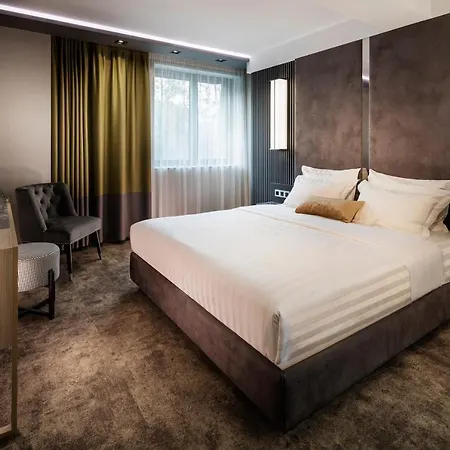 -- Park -- Part Of Urban Chic Luxury Design - Parking & Compliments - Next To Shopping & Dining Mall 4* פלובדיב