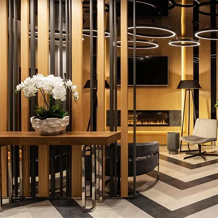 -- Park -- Part Of Urban Chic Luxury Design - Parking & Compliments - Next To Shopping & Dining Mall Otel Filibe