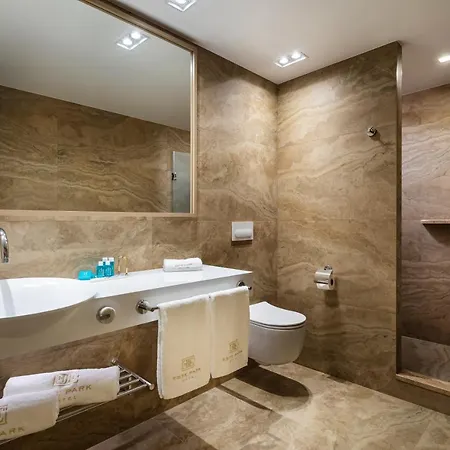 Park Hotel: Urban Chic Luxury With Parking Near Shopping Mall 4* Plovdiv