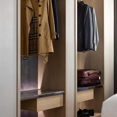 Hotel -- Park -- Part Of Urban Chic Luxury Design - Parking & Compliments - Next To Shopping & Dining Mall