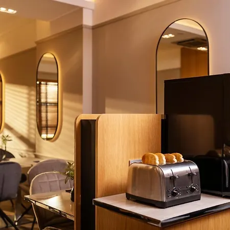 -- Park -- Part Of Urban Chic Luxury Design - Parking & Compliments - Next To Shopping & Dining Mall Hotel 4*
