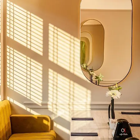 -- Park -- Part Of Urban Chic Luxury Design - Parking & Compliments - Next To Shopping & Dining Mall