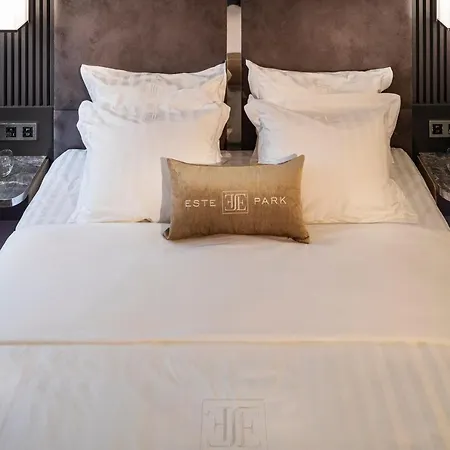 -- Park -- Part Of Urban Chic Luxury Design - Parking & Compliments - Next To Shopping & Dining Mall Hotel