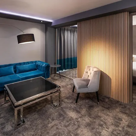 Otel -- Park -- Part Of Urban Chic Luxury Design - Parking & Compliments - Next To Shopping & Dining Mall Filibe