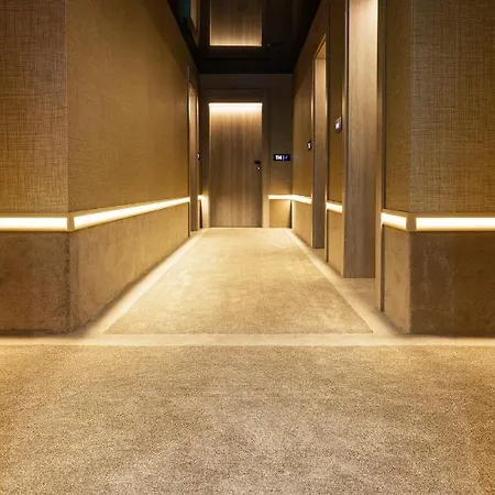 Park Hotel: Urban Chic Luxury With Parking Near Shopping Mall Hotel