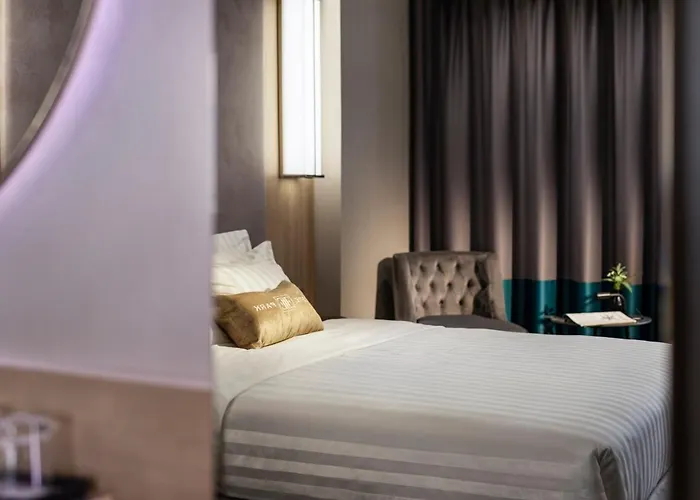 Хотел -- Park -- Part Of Urban Chic Luxury Design - Parking & Compliments - Next To Shopping & Dining Mall 4*