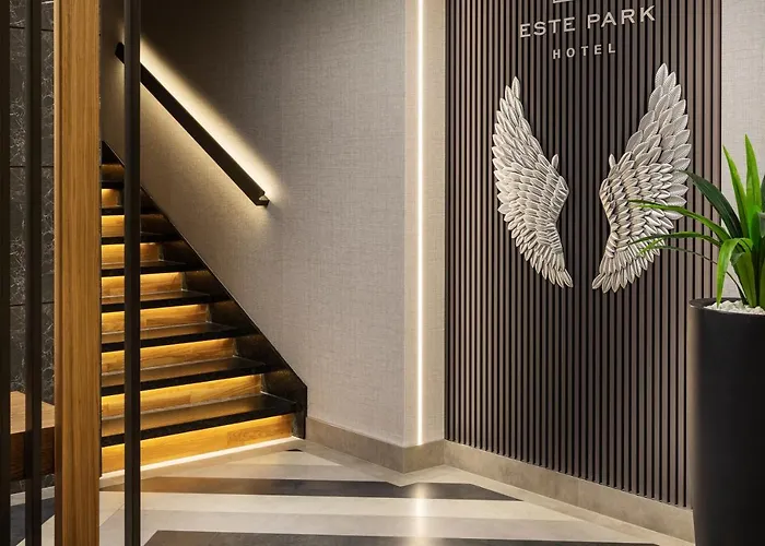 Хотел -- Park -- Part Of Urban Chic Luxury Design - Parking & Compliments - Next To Shopping & Dining Mall 4*