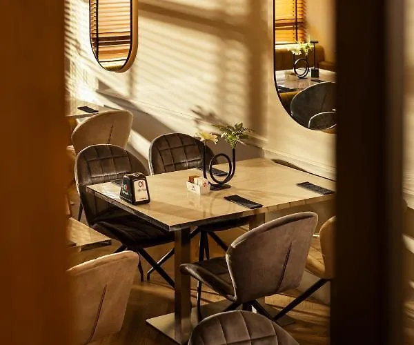 -- Park -- Part Of Urban Chic Luxury Design - Parking & Compliments - Next To Shopping & Dining Mall Hotell Plovdiv