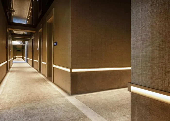 -- Park -- Part Of Urban Chic Luxury Design - Parking & Compliments - Next To Shopping & Dining Mall Хотел Пловдив