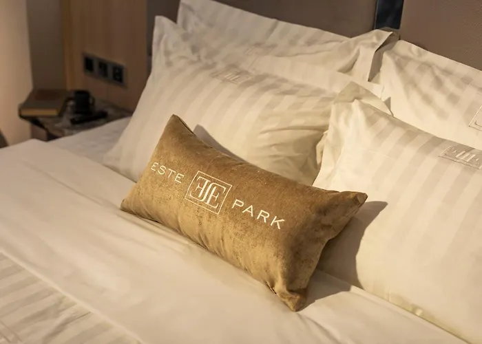 -- Park -- Part Of Urban Chic Luxury Design - Parking & Compliments - Next To Shopping & Dining Mall